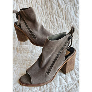 Dolce Vita Maddox Peep Toe Taupe Soft Suede Zippered Booties‎ Stack Heel Women 8